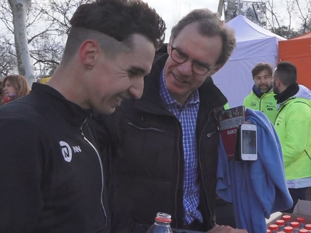 Julien Wanders mit seinem Vater "behind the scenes" beim Barcelona-Halbmarathon 2018, wo er in 60:09 einen Schweizer Rekord aufstellte