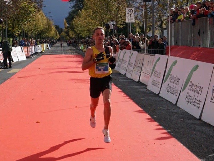 Sullivan Brunet beim Zieleinlauf von 20KM de Lausanne über 10km 2018, wo er 2. wird