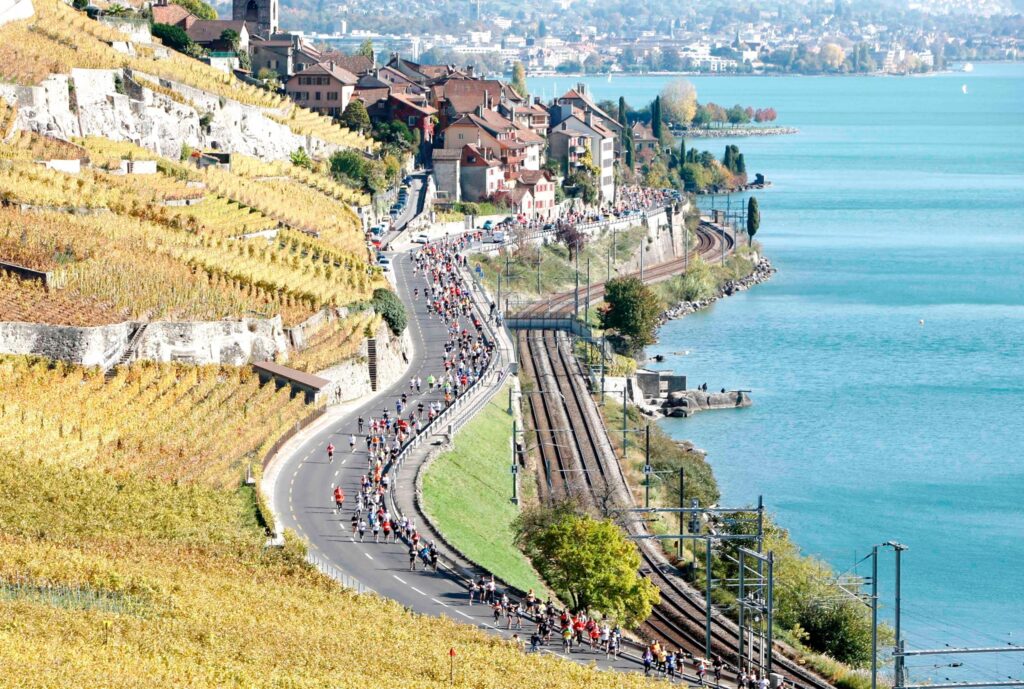 Viele Läufer geniessen die schöne Umgebung am See (Photo: Facebook Lausanne Marathon)