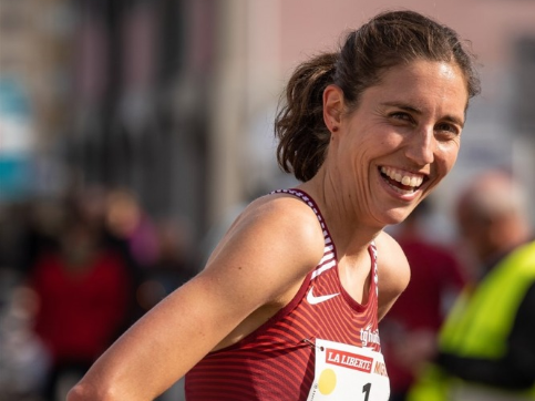 Fabienne Schlumpf lachend am 10 km de Payerne (Photo: Oliver Rapin/10 km de Payerne)