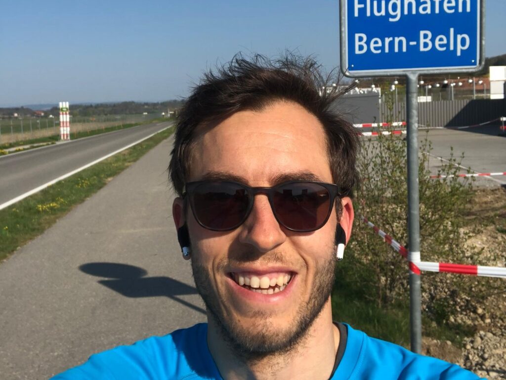 Andreas Kempf beim Flughafen Bern-Belp