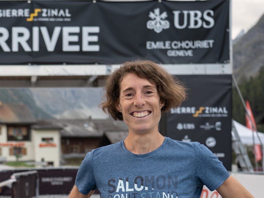 Maude Mathys strahlt vor dem Start des Sierre-Zinal