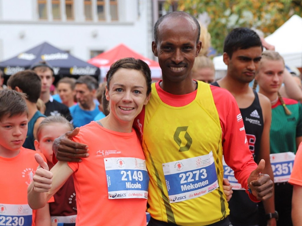 Nicole Egger und Mekonen Tefera am Bürenlauf (Photo: Hugo Rey, reygrafik.ch)